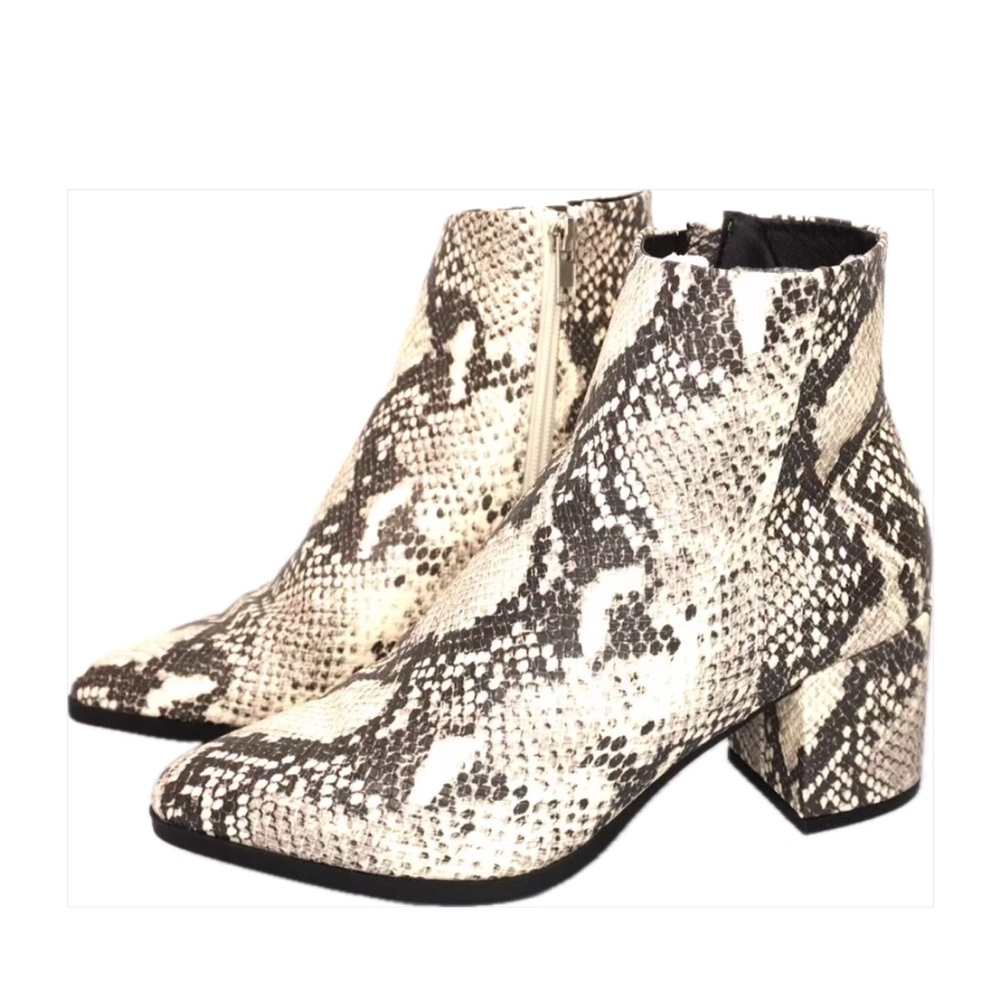 💕 Women’s Madden Girl Snake Skin Print Zippered Ankle Boots w/3” Block Heel